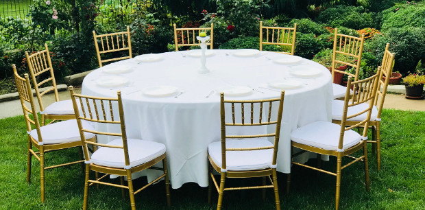 Zlatne Tiffany stolice